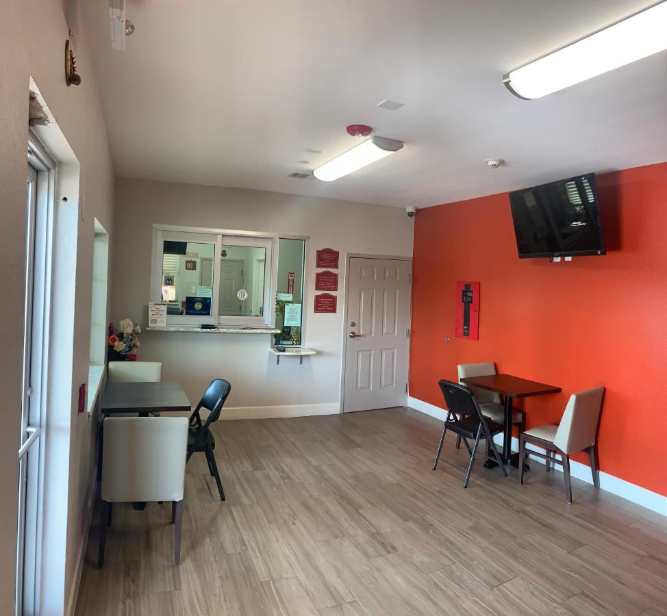 | Scottish Inn & Suites - IAH Airport