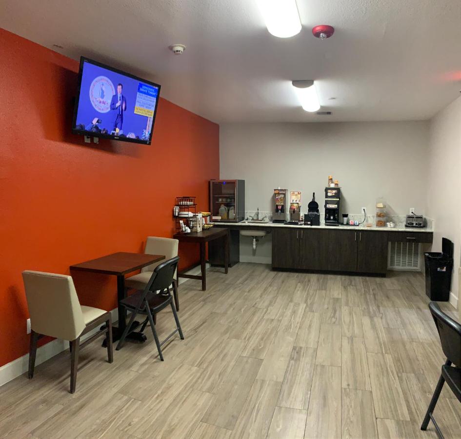 | Scottish Inn & Suites - IAH Airport