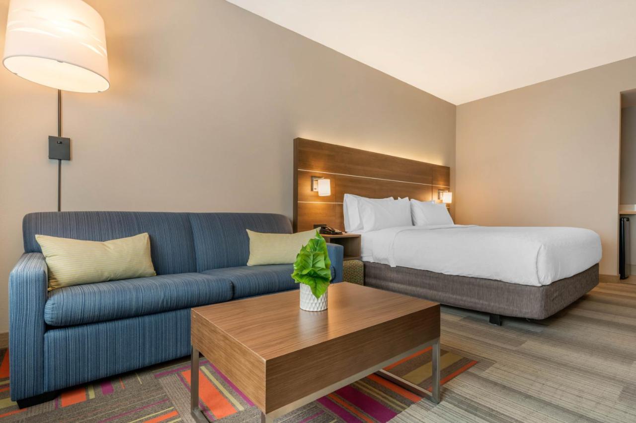 King Suite - Non-Smoking at Holiday Inn Express & Suites St. Petersburg - Madeira Beach by IHG