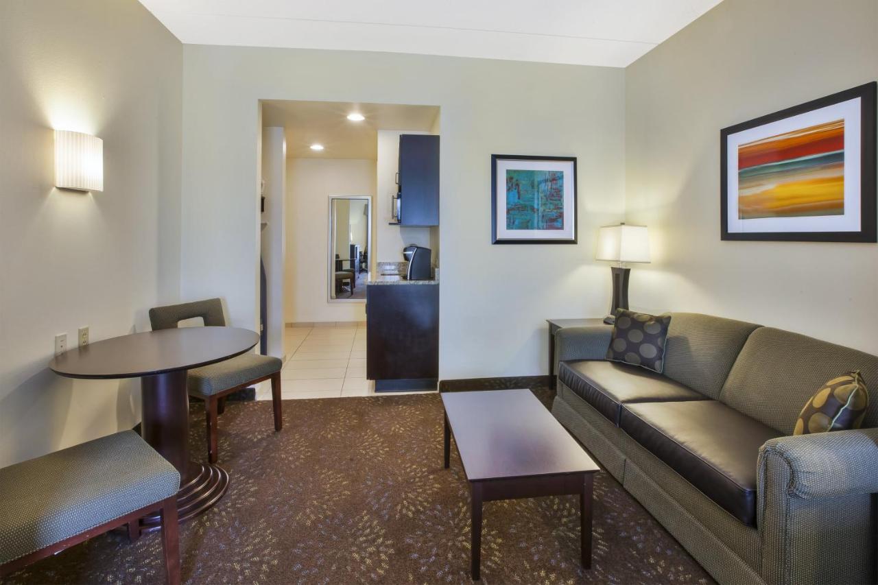 Deluxe King Room - Mobility Access at Holiday Inn Express & Suites Geneva Finger Lakes, an IHG Hotel