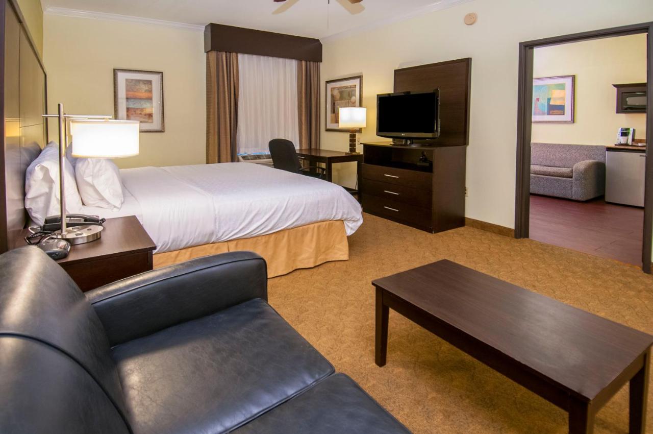  | Holiday Inn Express & Suites Houston North Intercontinental, an IHG Hotel