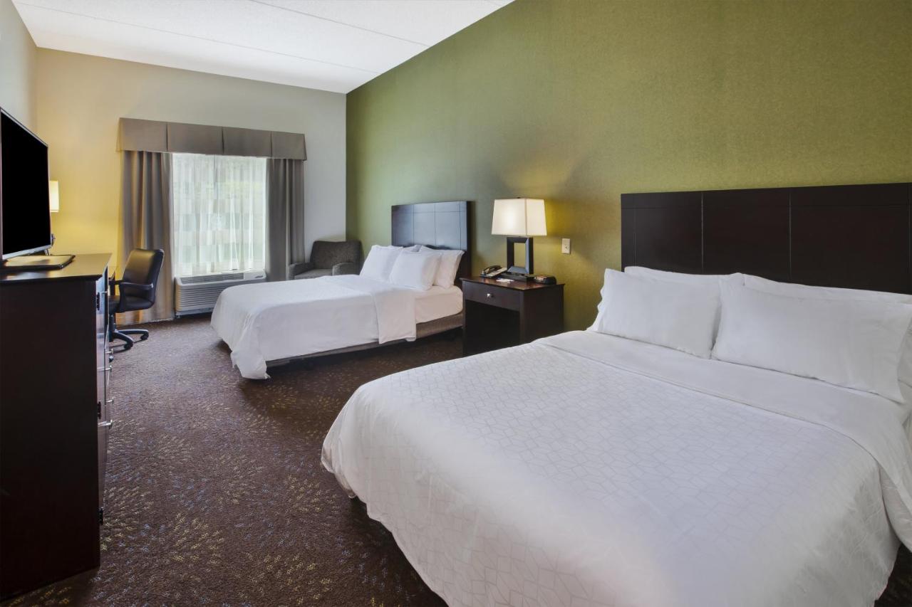Twin Room - Mobility Access at Holiday Inn Express & Suites Geneva Finger Lakes, an IHG Hotel
