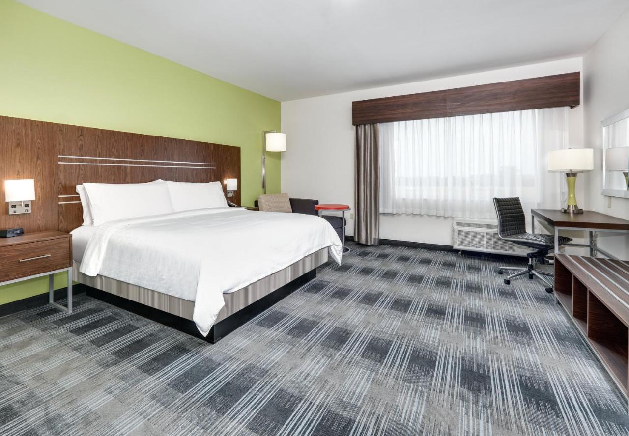 Leisure King Room - Non-Smoking at Holiday Inn Express & Suites Dallas NW - Farmers Branch by IHG