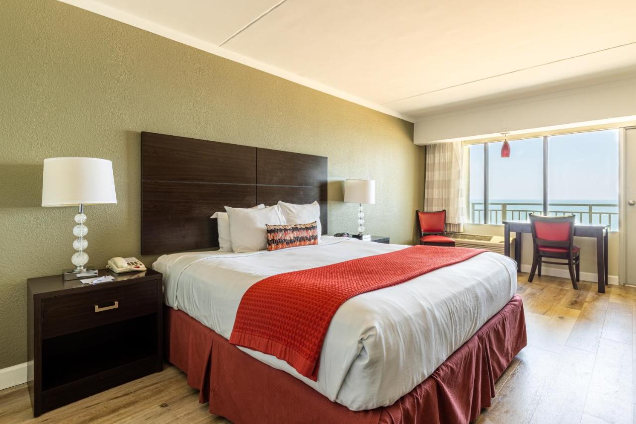King Room with Ocean View - Non-Smoking at Sandcastle Resort On The Beach