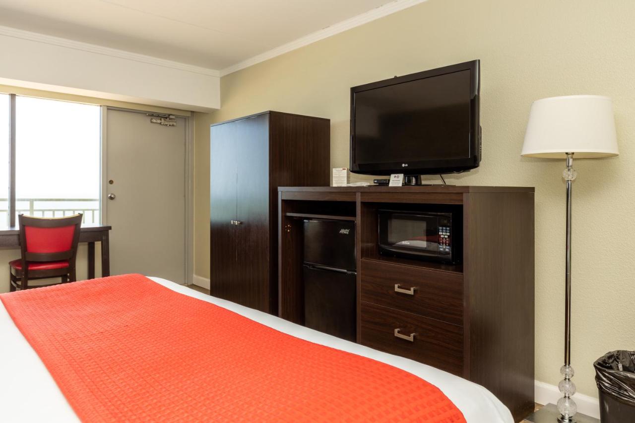 King Room with Ocean View - Non-Smoking at Sandcastle Resort On The Beach