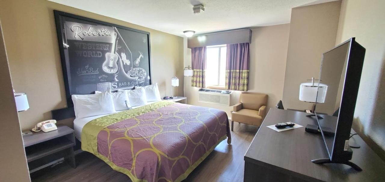 | Super 8 by Wyndham Paris