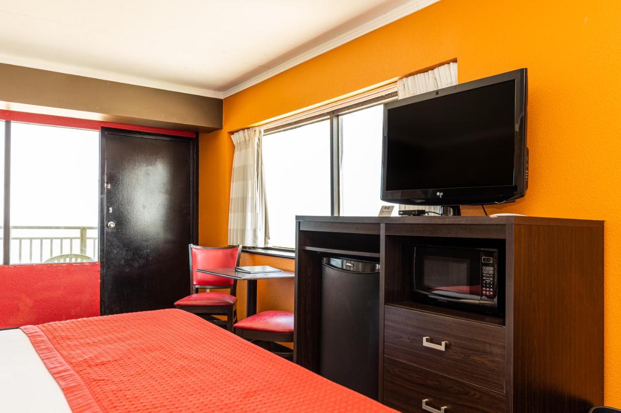 Two Story King Suite w/ Kitchen - Non-Smoking at Sandcastle Resort On The Beach
