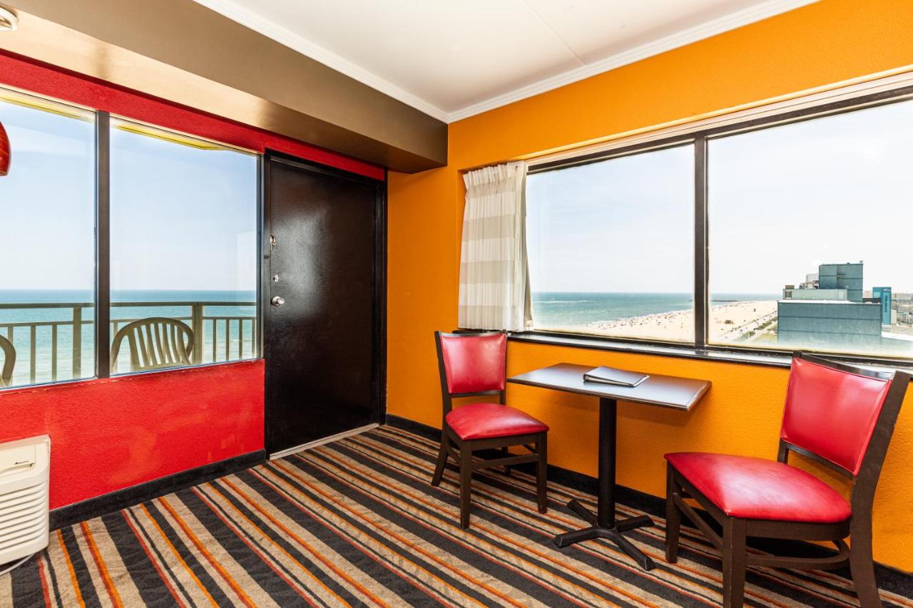 Two Story King Suite w/ Kitchen - Non-Smoking at Sandcastle Resort On The Beach