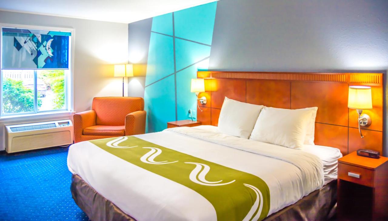Queen Room - Disability Access at Quality Inn Merrimack - Nashua