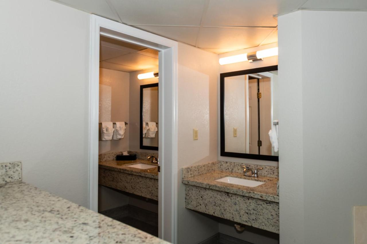 King Room w/ Spa Bath Sofa Bed w/ fire place & private balcony at Twin Mountain Inn & Suites