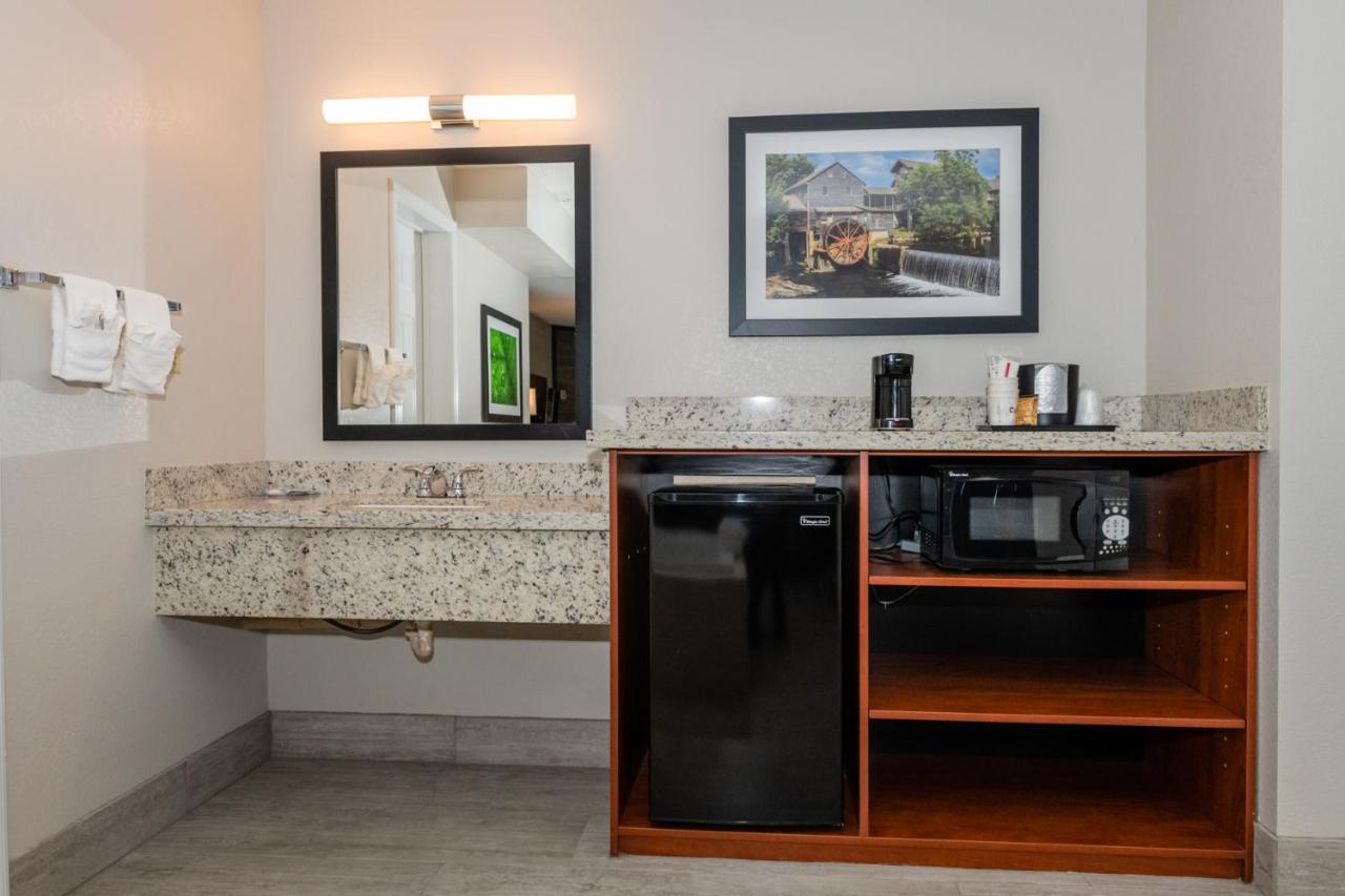 King Room w/ Spa Bath Sofa Bed w/ fire place & private balcony at Twin Mountain Inn & Suites