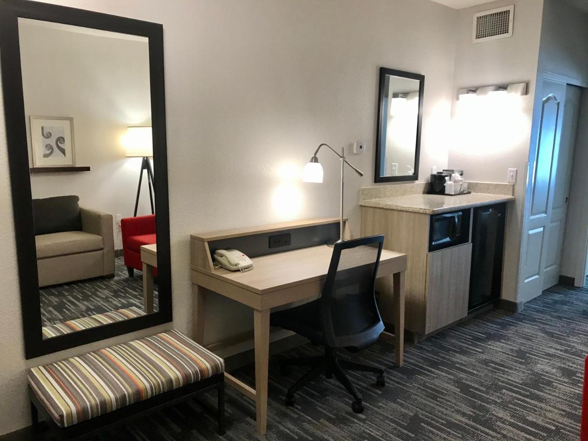 | Country Inn & Suites by Radisson Lake George