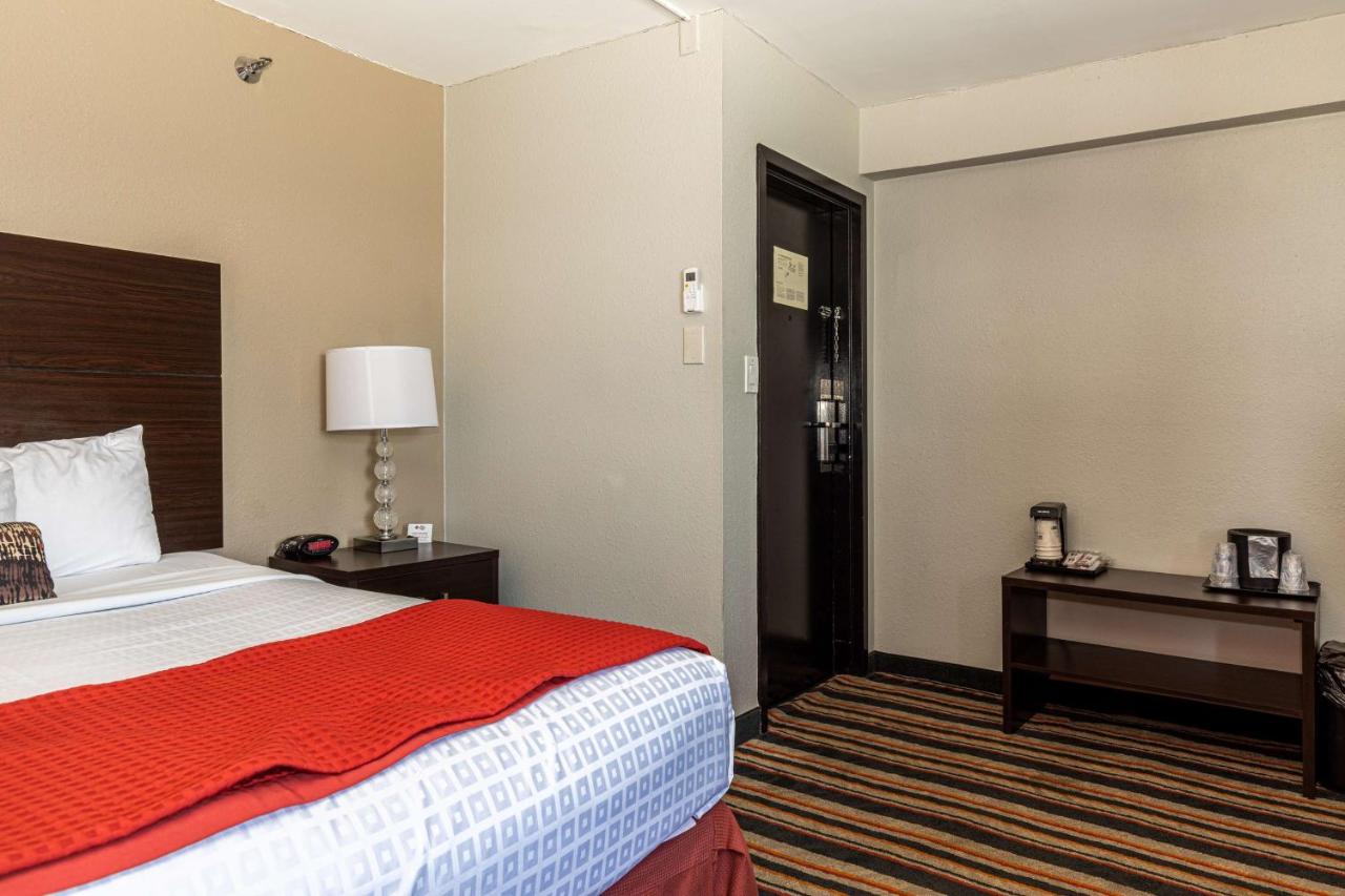 King Room - Non-Smoking at Sandcastle Resort On The Beach