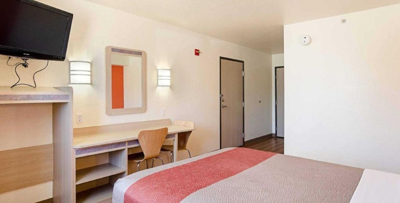 | Motel 6-Fort Lupton, CO