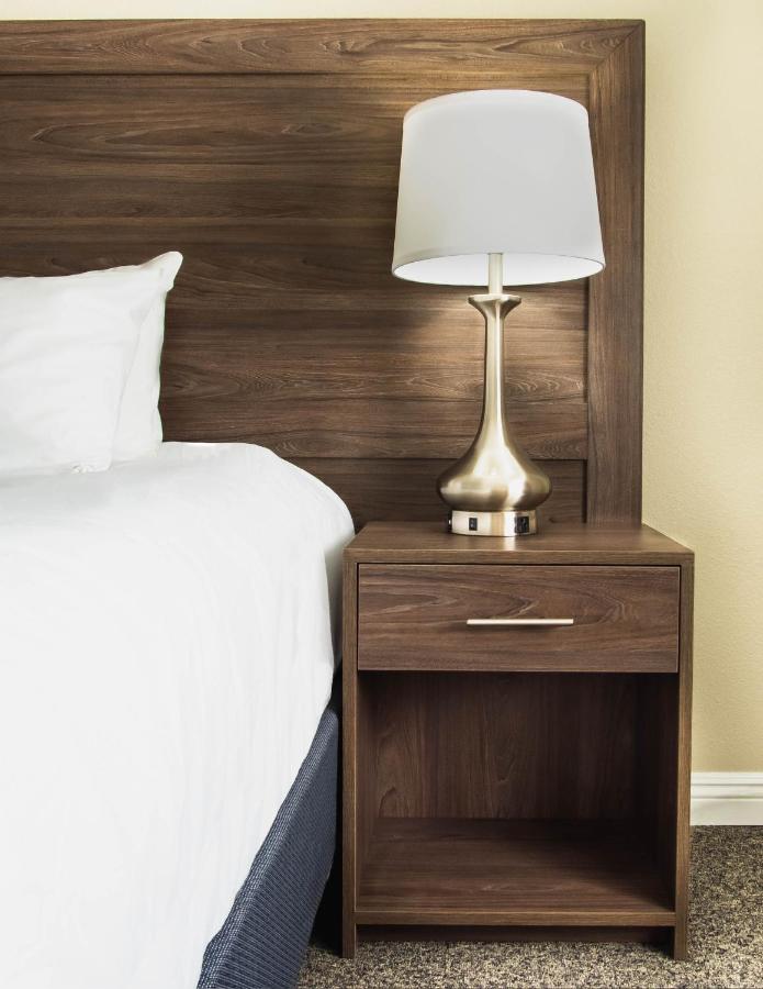 RK SINGLE KING ROOM at Serene Vegas Boutique Hotel