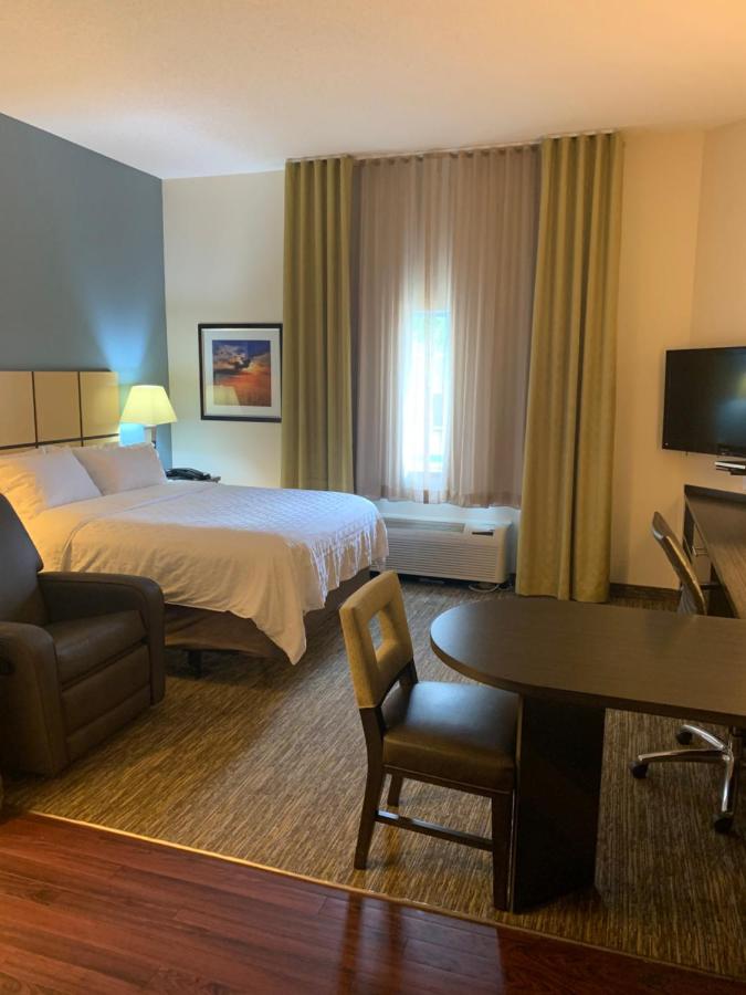 Queen Studio - Non-Smoking at Candlewood Suites Fargo-N. Dakota State University, an IHG Hotel
