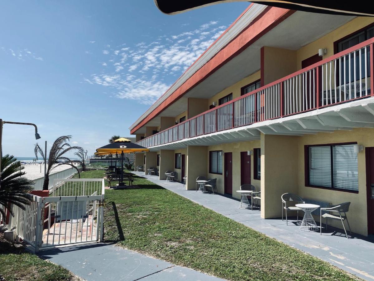 | Sandals Inn