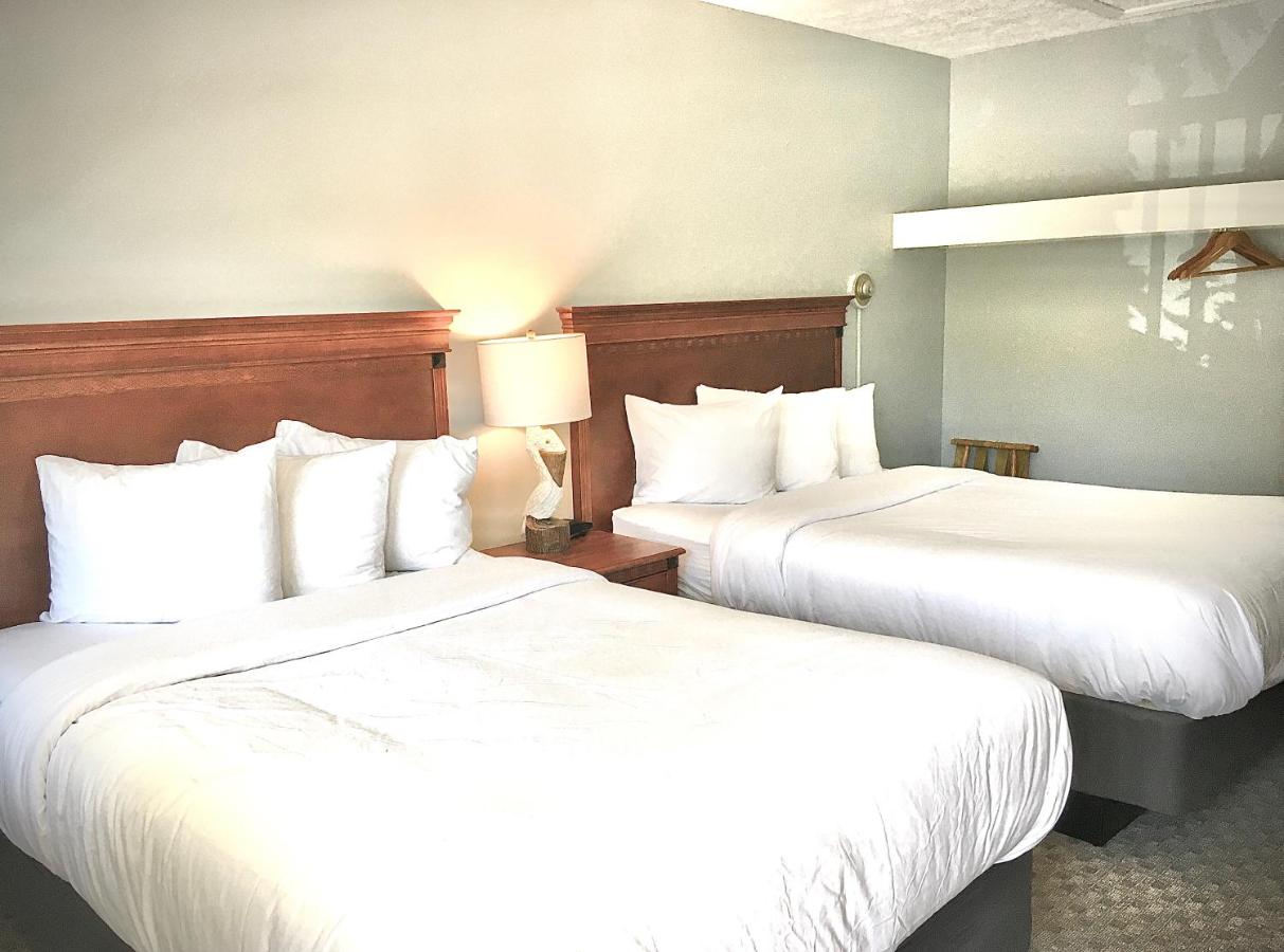 | Empire Lakeshore Inn