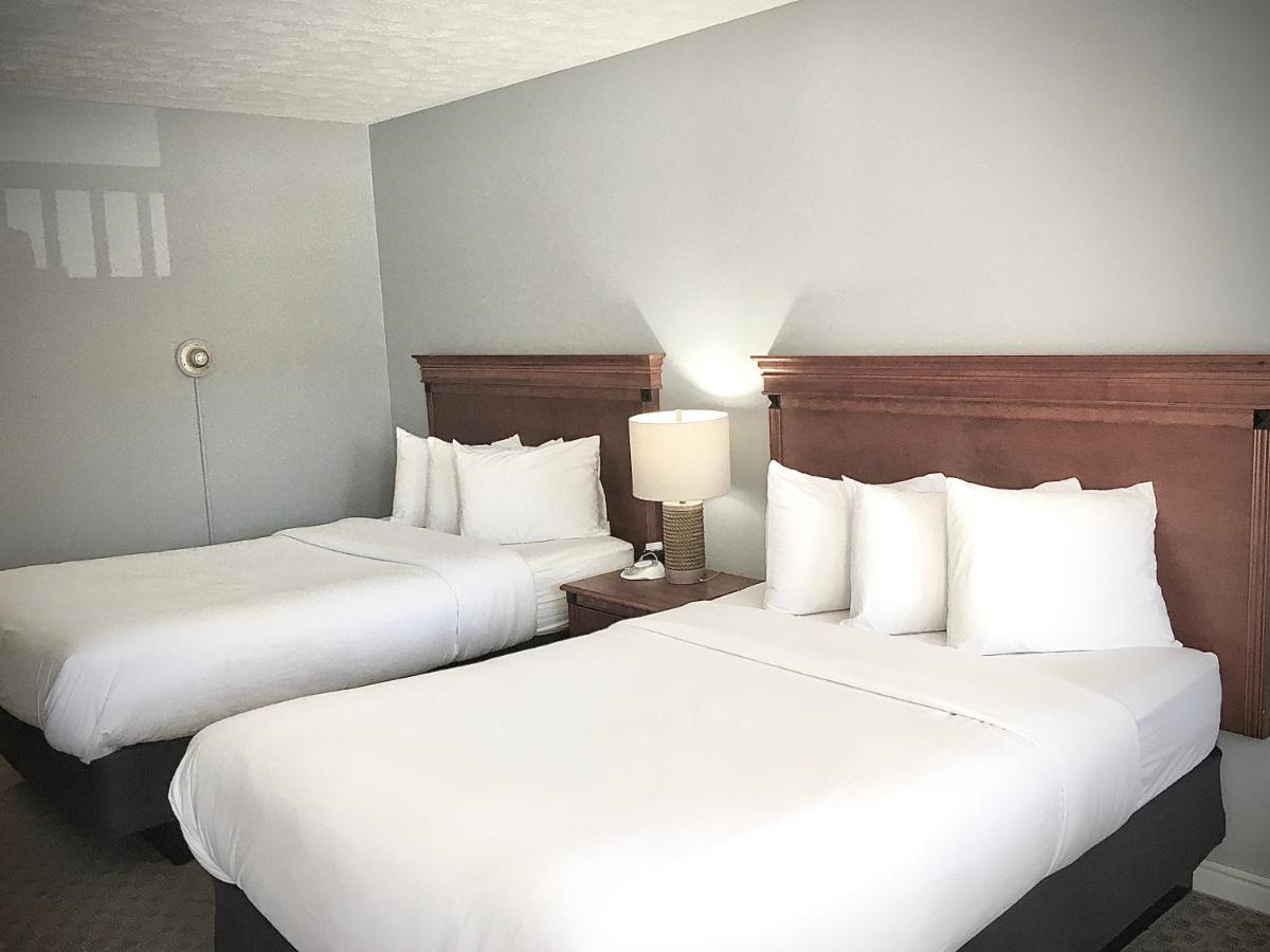 | Empire Lakeshore Inn
