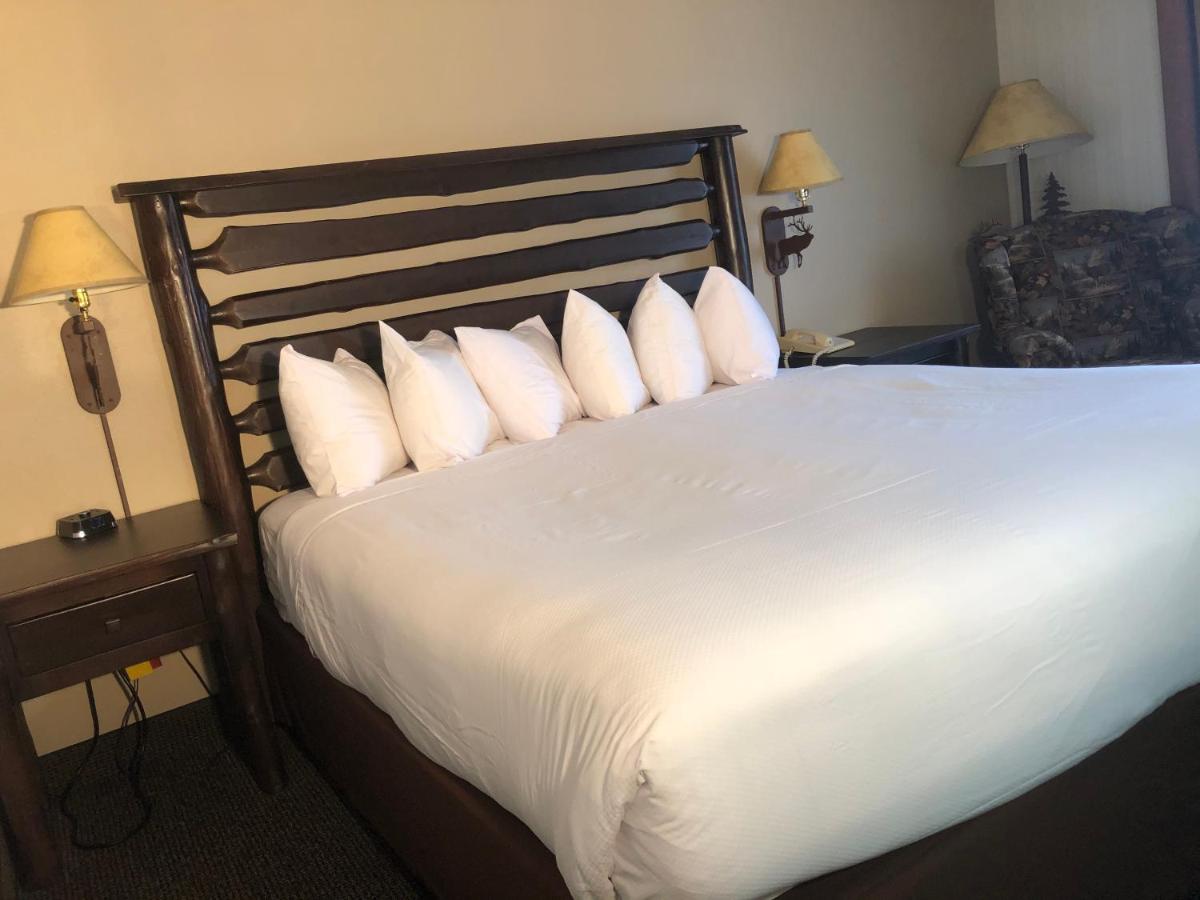  | Clubhouse Inn
