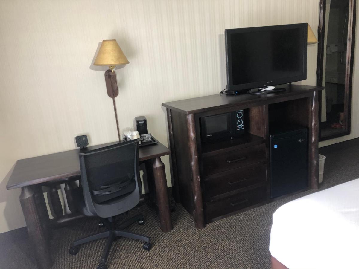  | Clubhouse Inn