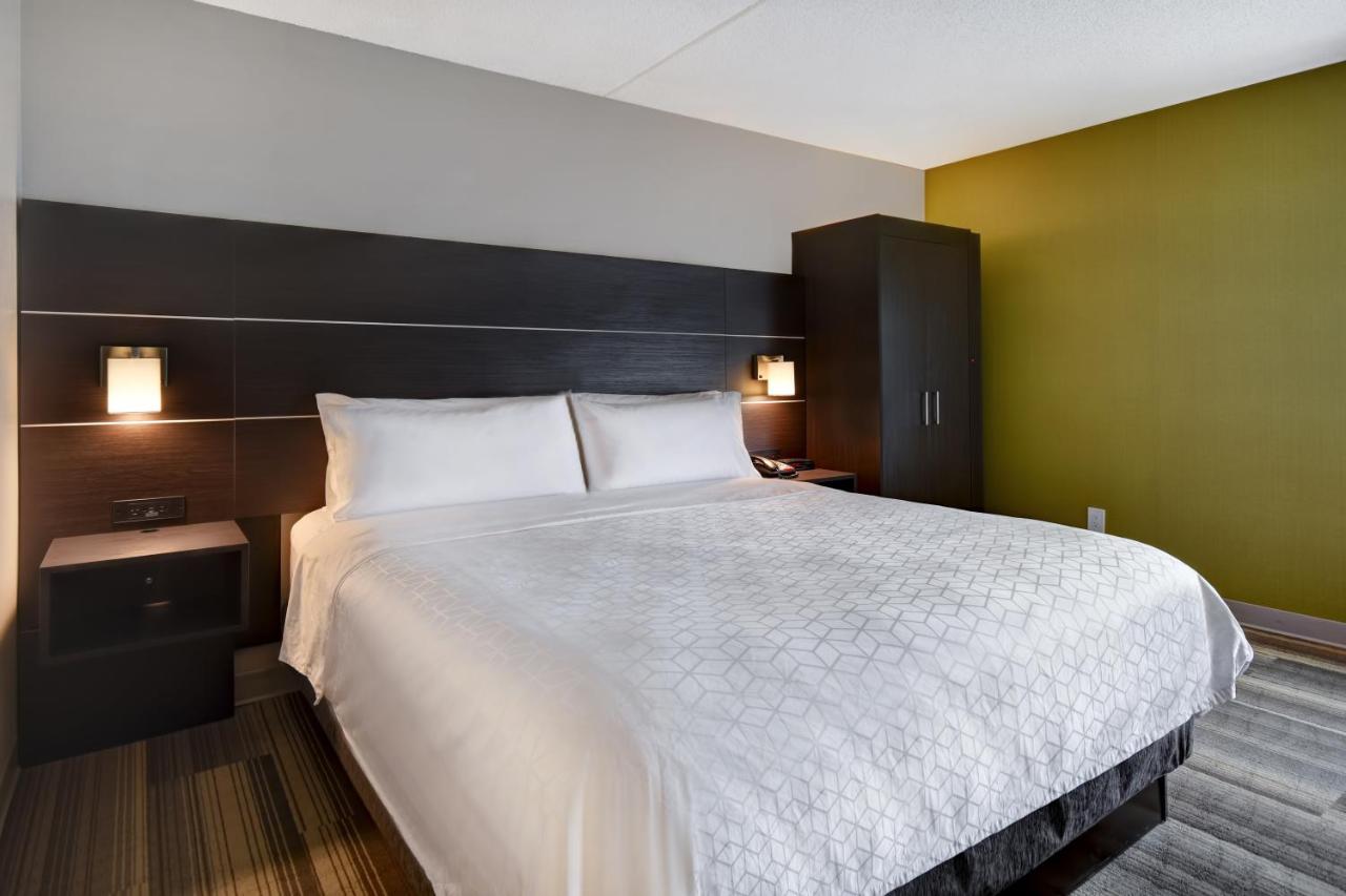 King Room with View at Holiday Inn Express & Suites Allentown-Dorney Park Area by IHG