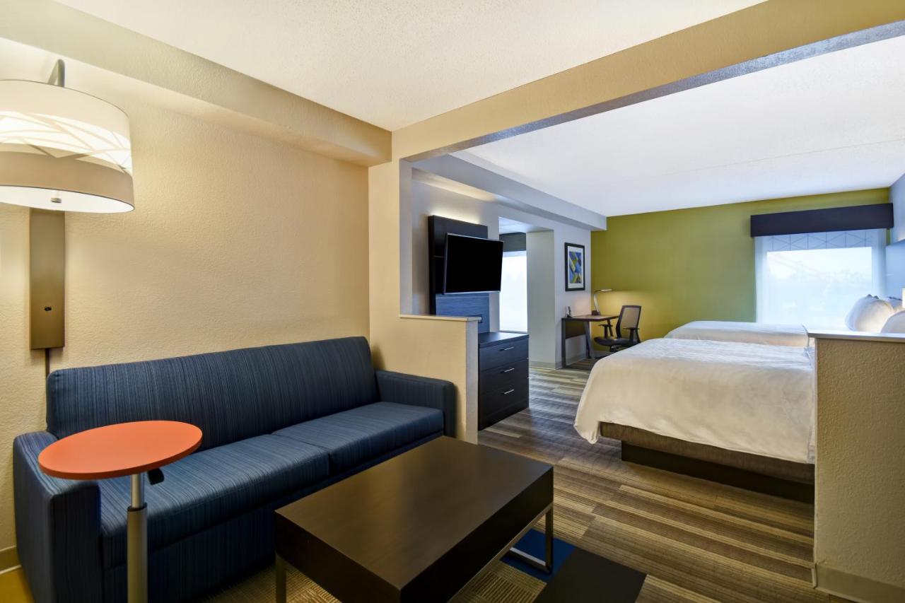 Suite with Two Queen Beds at Holiday Inn Express & Suites Allentown-Dorney Park Area by IHG