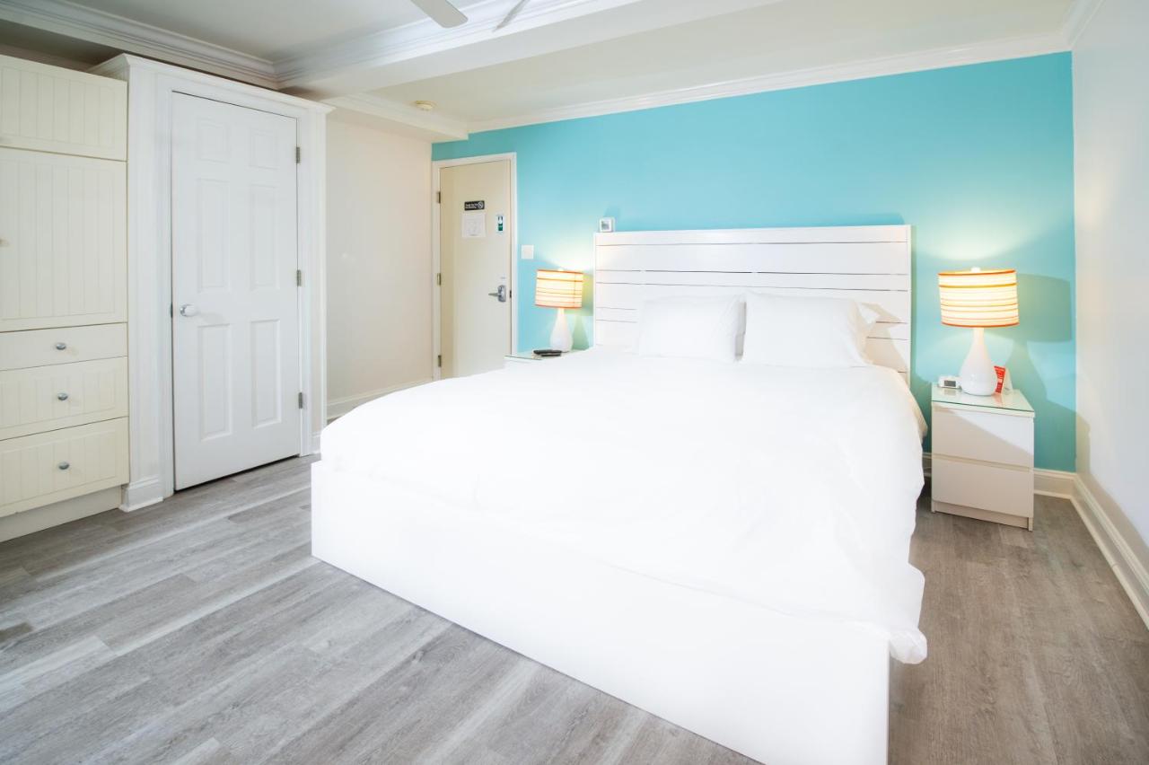 | Canalside Inn
