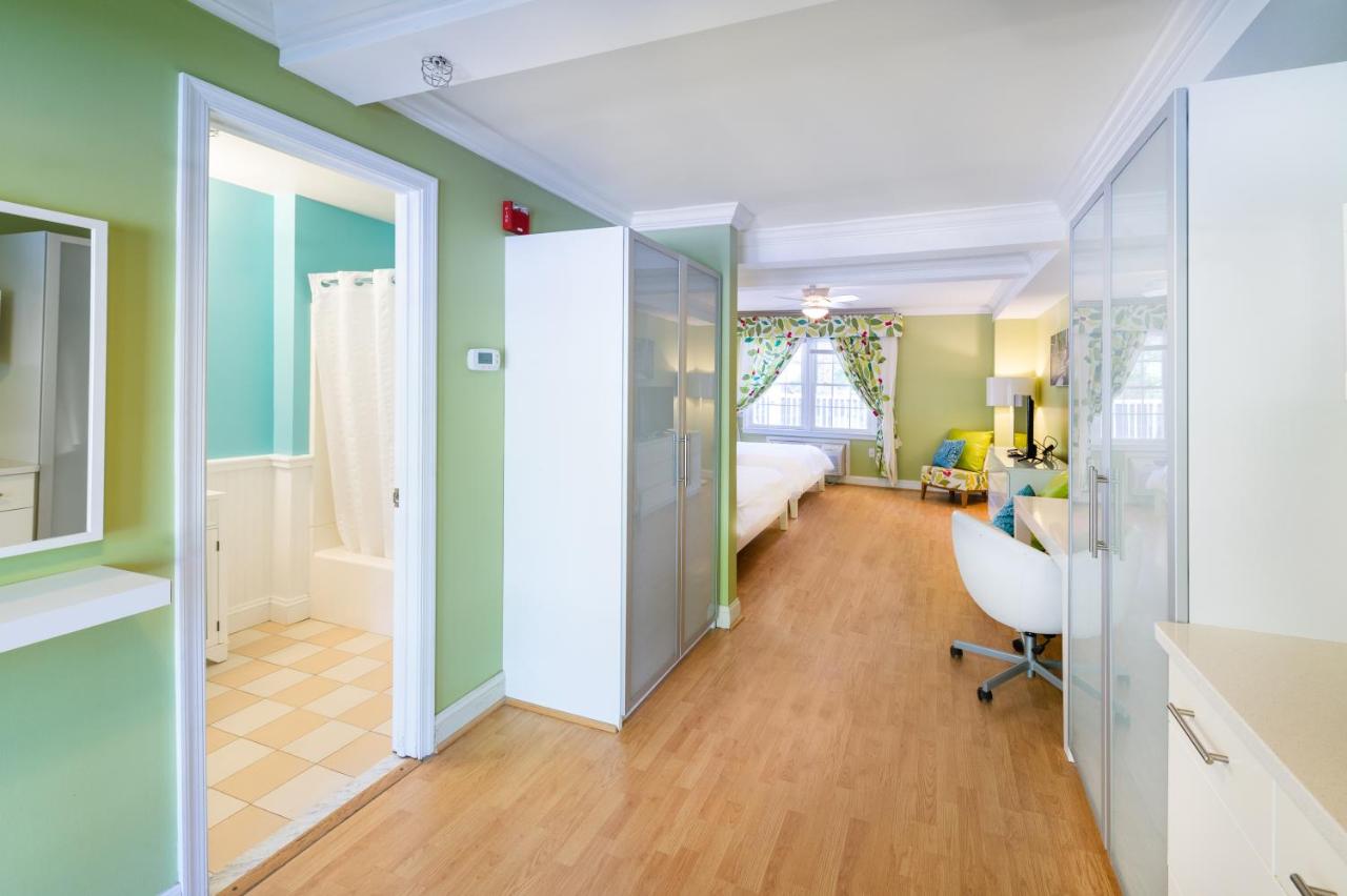 Quadruple Room with Balcony at Canalside Inn