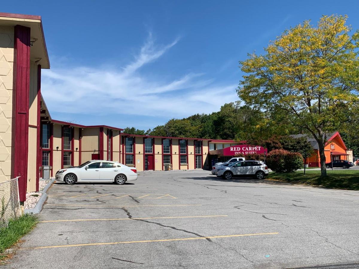 | Red Carpet Inn & Suites Ebensburg
