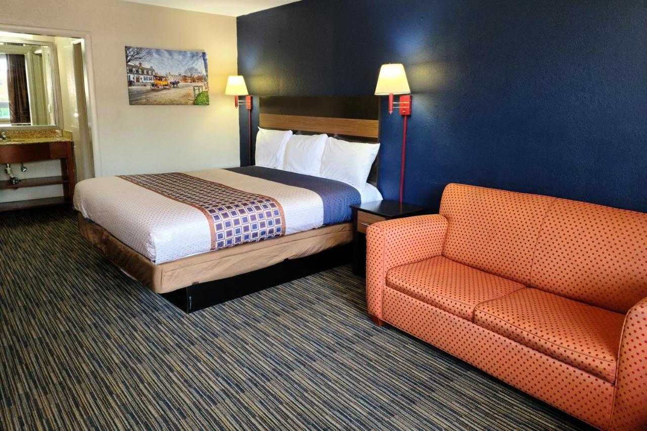 King Room - Non-Smoking at Travelodge by Wyndham Williamsburg Colonial Area