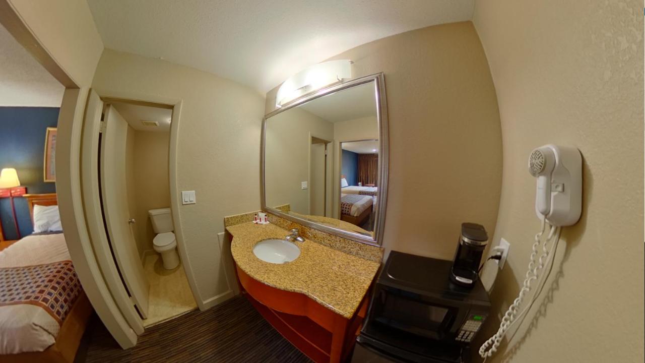 King Room - Non-Smoking at Travelodge by Wyndham Williamsburg Colonial Area