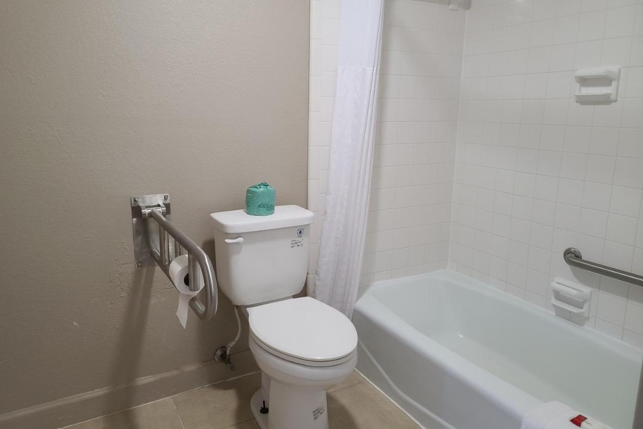 King Room -Smoking at Travelodge by Wyndham Williamsburg Colonial Area