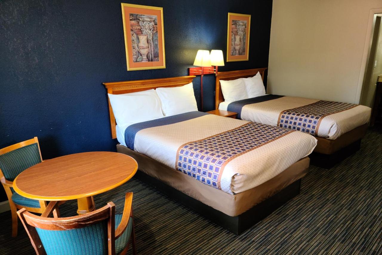Double Room with Two Double Beds - Smoking at Travelodge by Wyndham Williamsburg Colonial Area