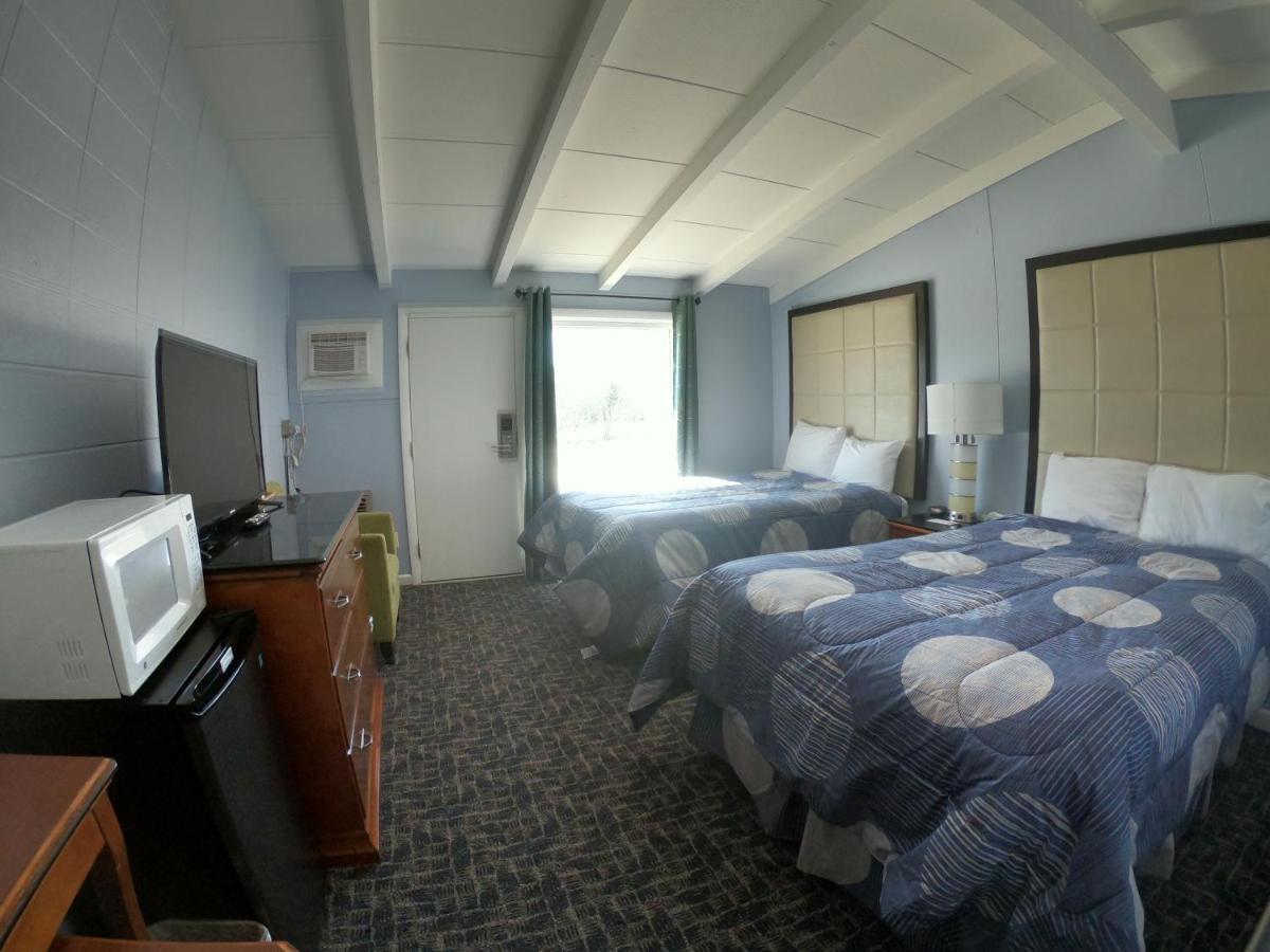 | Copper Lantern Motor Lodge