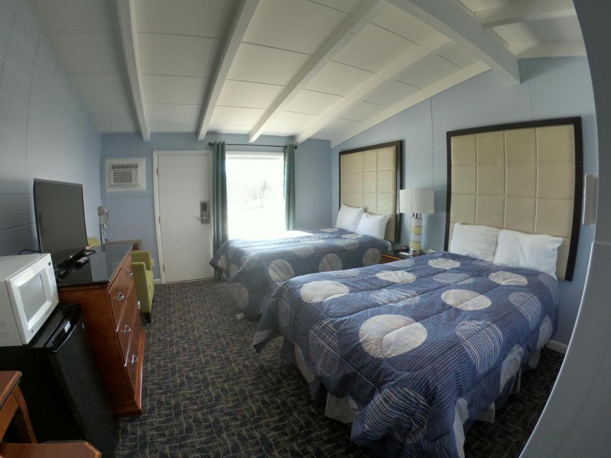 | Copper Lantern Motor Lodge