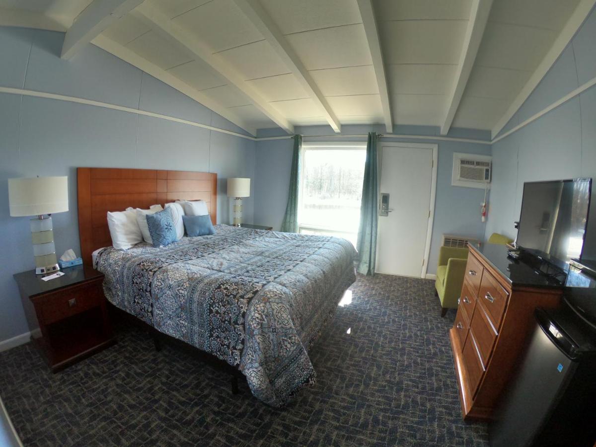 | Copper Lantern Motor Lodge