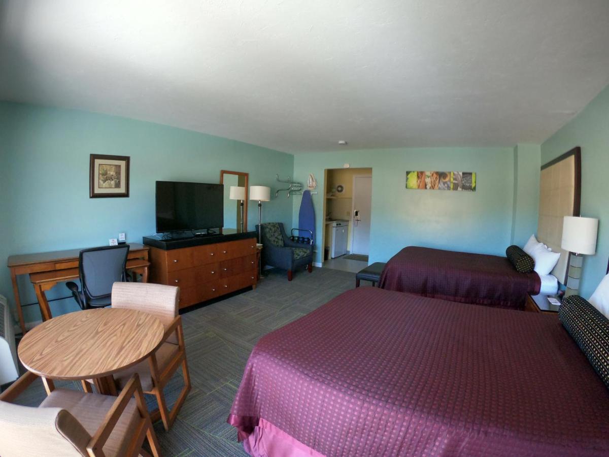 | Copper Lantern Motor Lodge