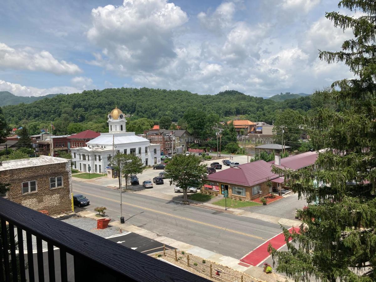 | Stonebrook Lodge Bryson City