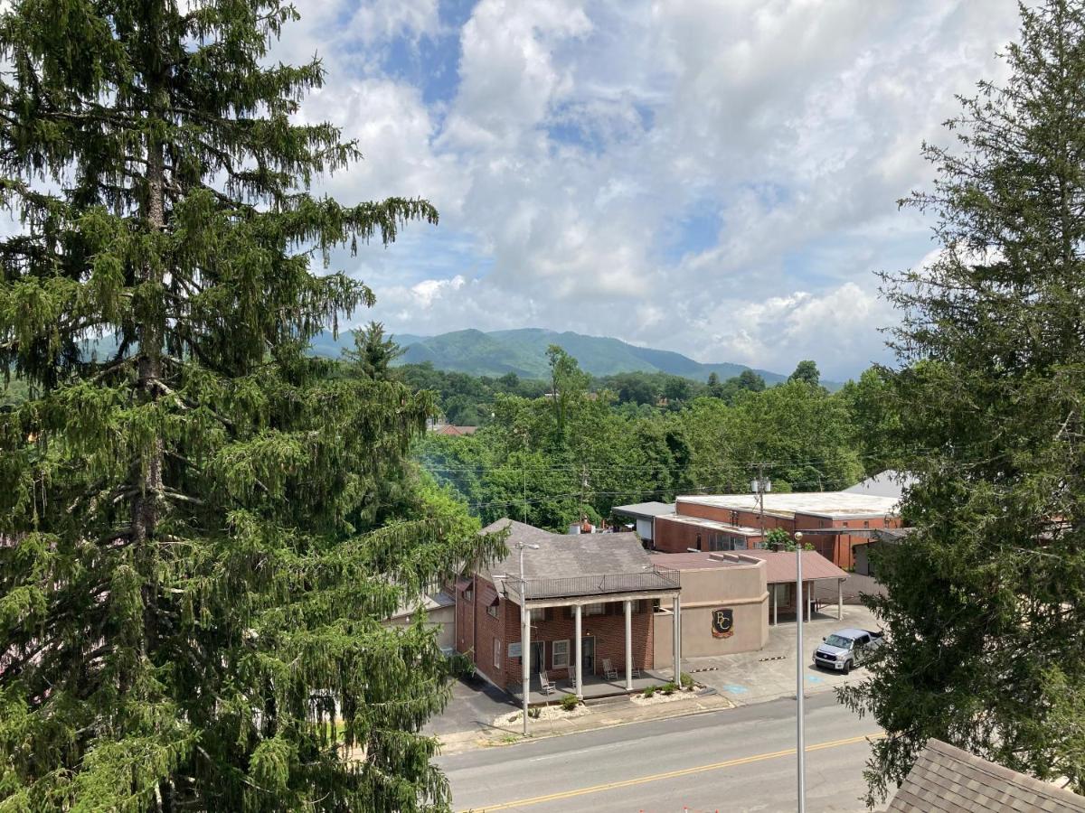 | Stonebrook Lodge Bryson City