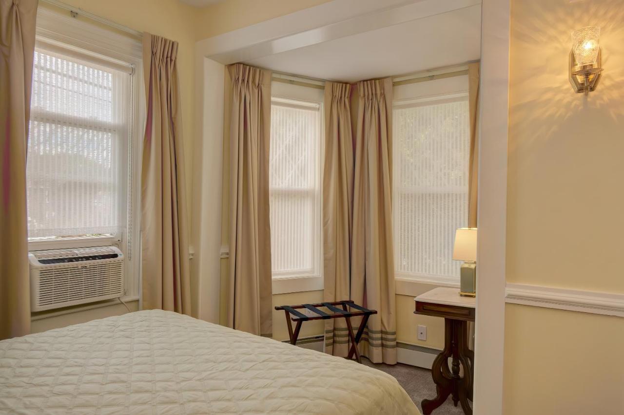 | Mira Monte Inn & Suites