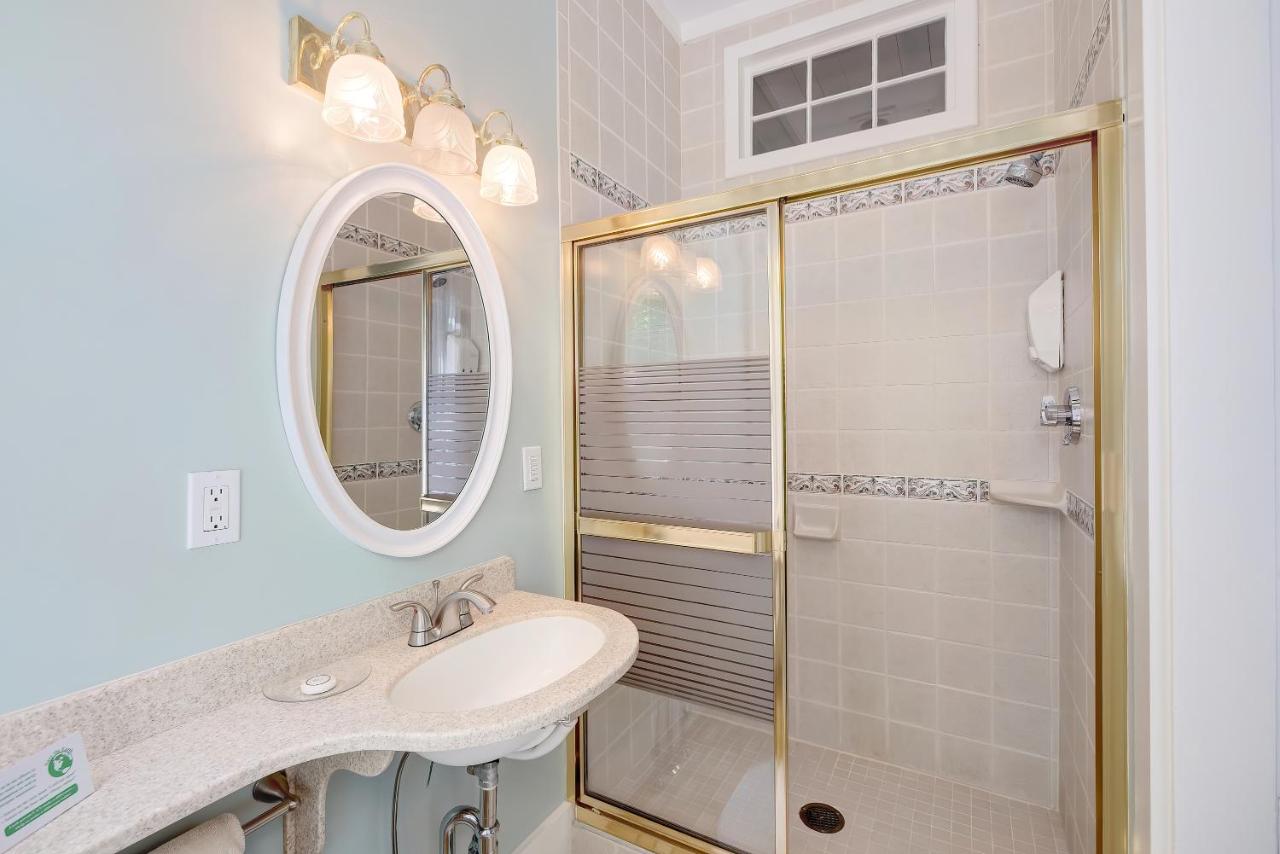 | Mira Monte Inn & Suites