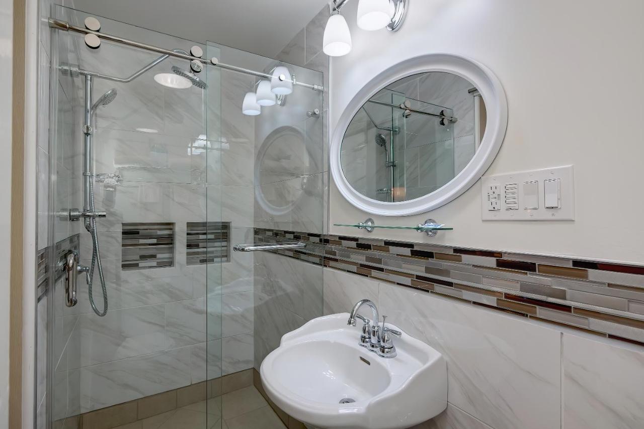 | Mira Monte Inn & Suites