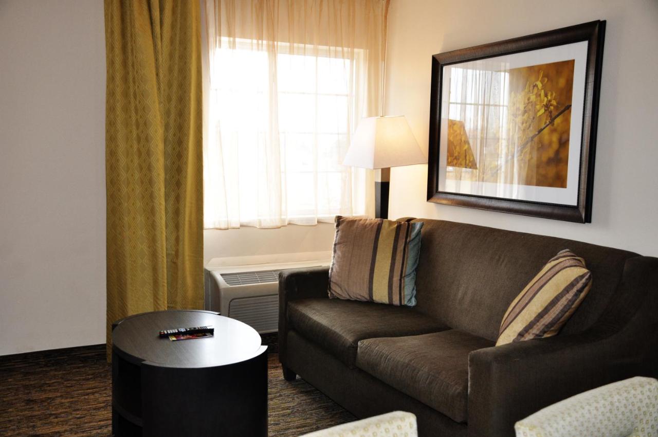 | Candlewood Suites Sterling, an IHG Hotel
