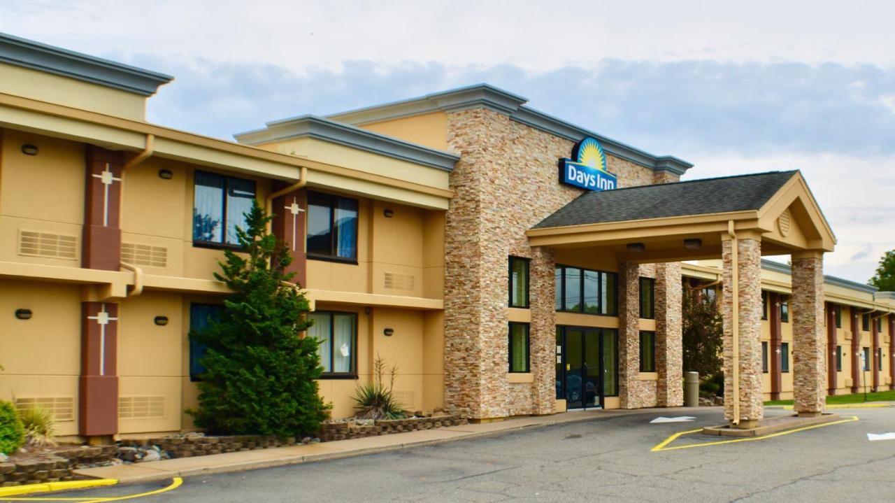 | Days Inn by Wyndham Wayne
