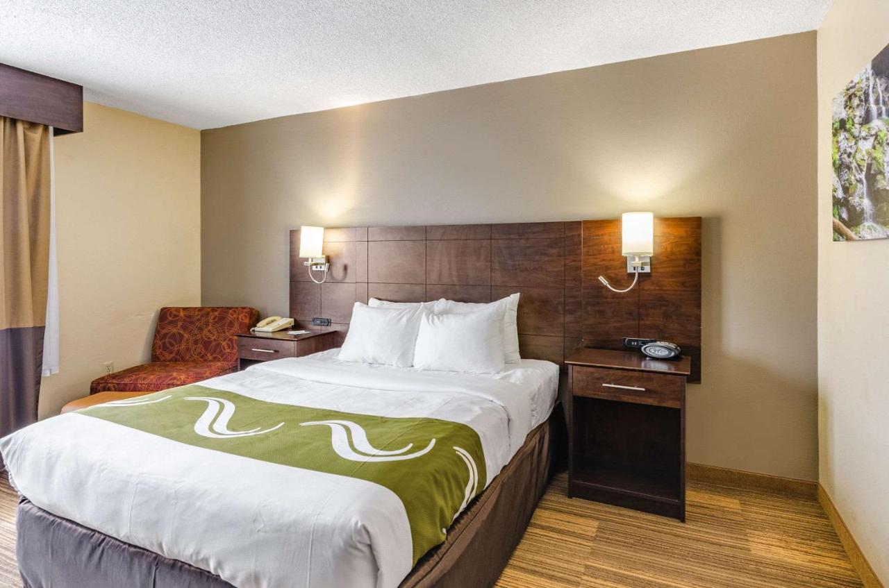 Queen Room - Non-Smoking at Quality Inn Radford-West Blacksburg I-81