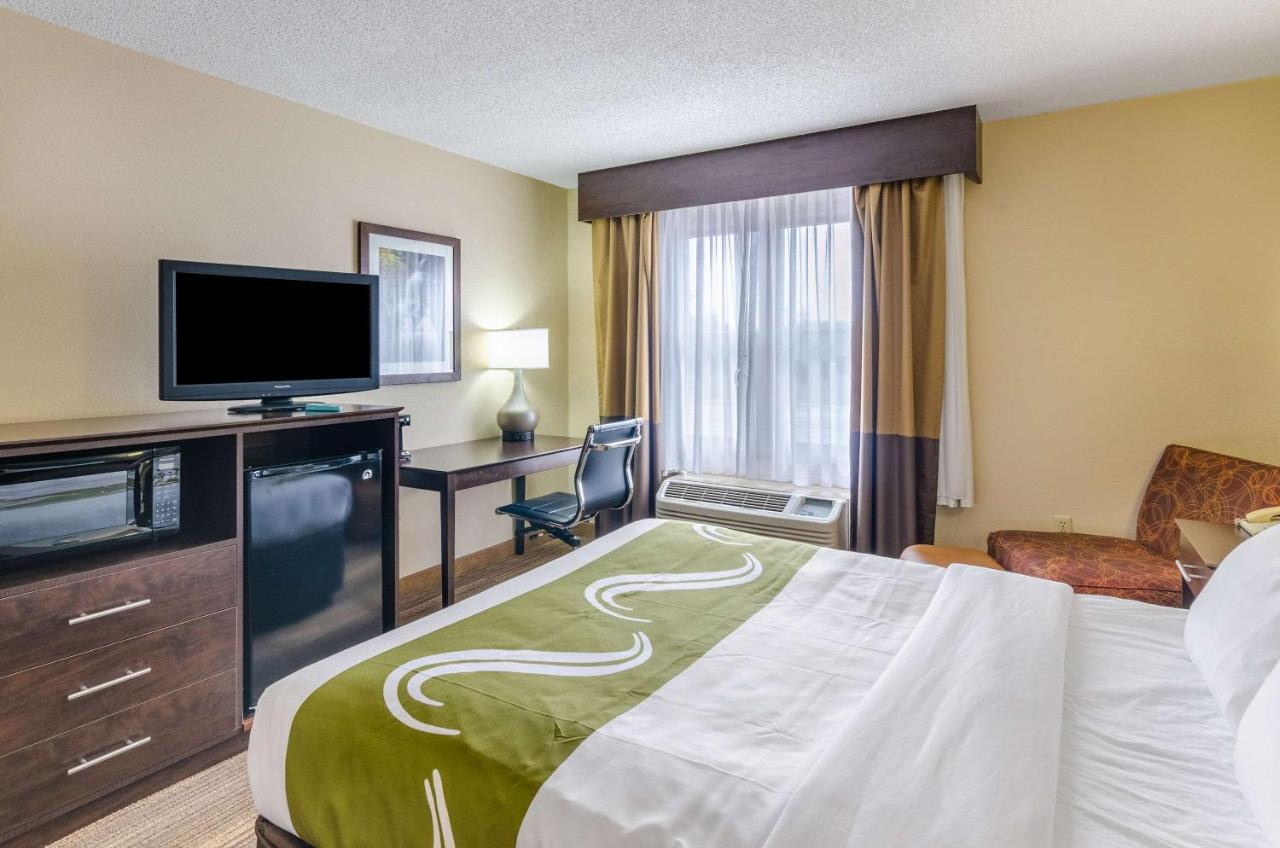 Queen Room - Non-Smoking at Quality Inn Radford-West Blacksburg I-81