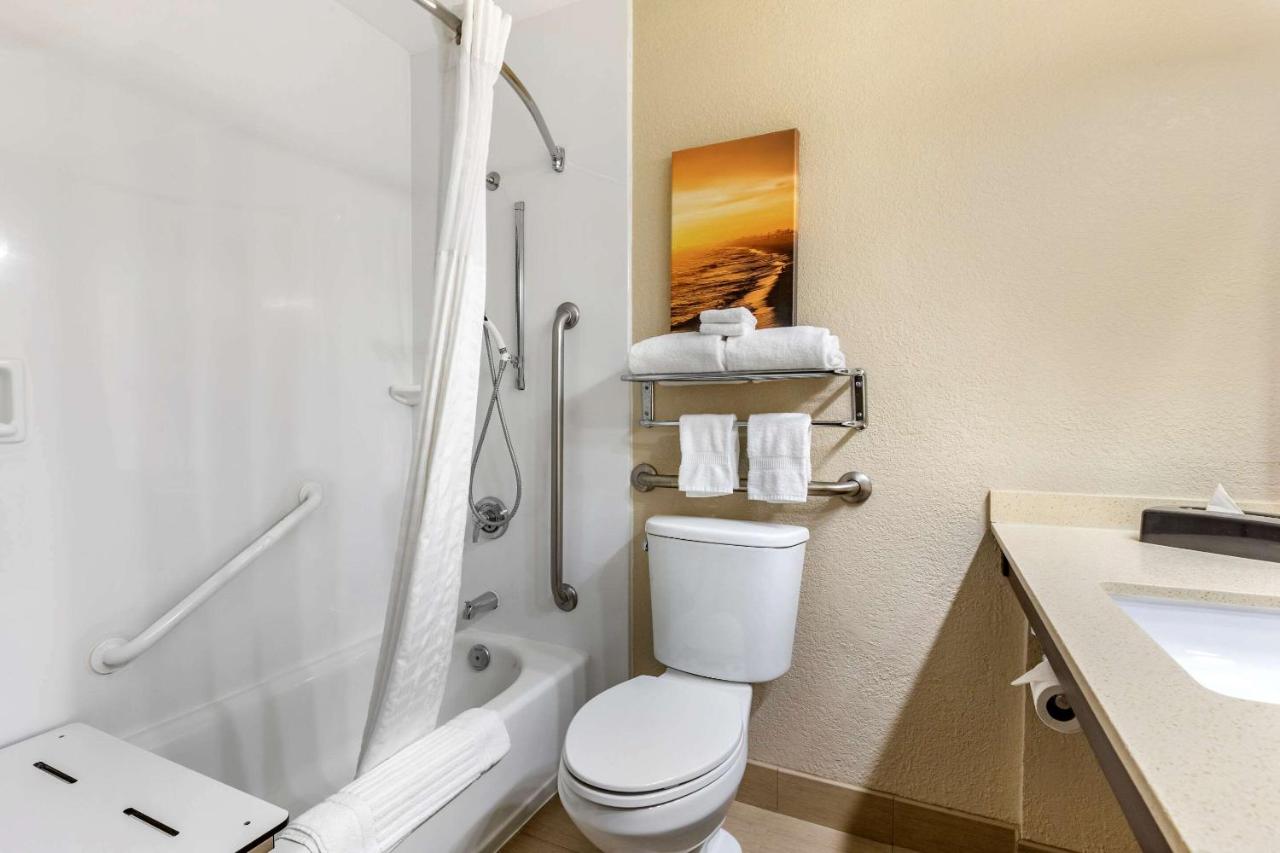 Standard Room, 1 King Bed, Accessible Tub, Non Smoking at Comfort Inn San Diego Old Town