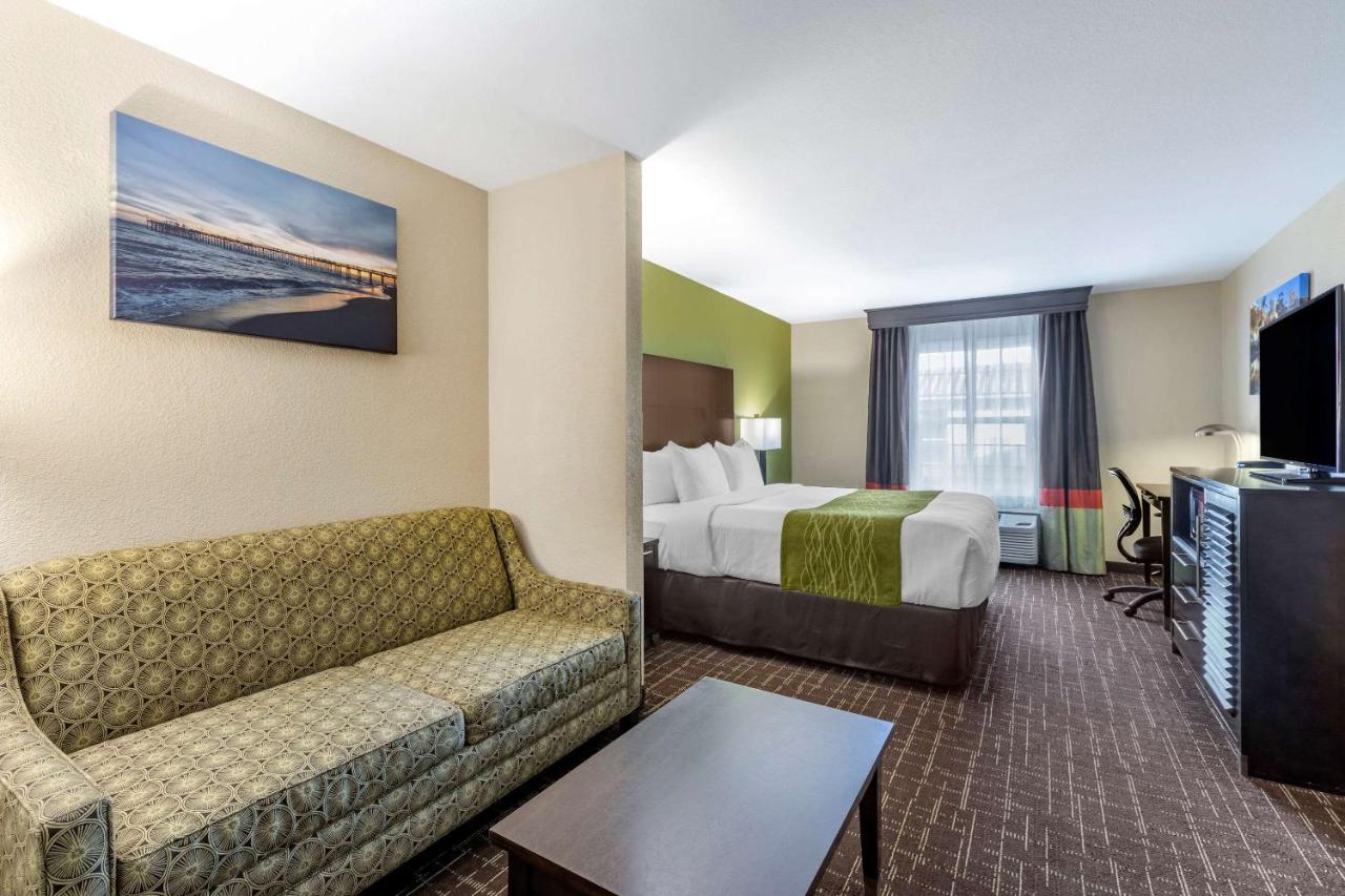 Deluxe Room, 1 King Bed with Sofa Bed, Non Smoking at Comfort Inn San Diego Old Town