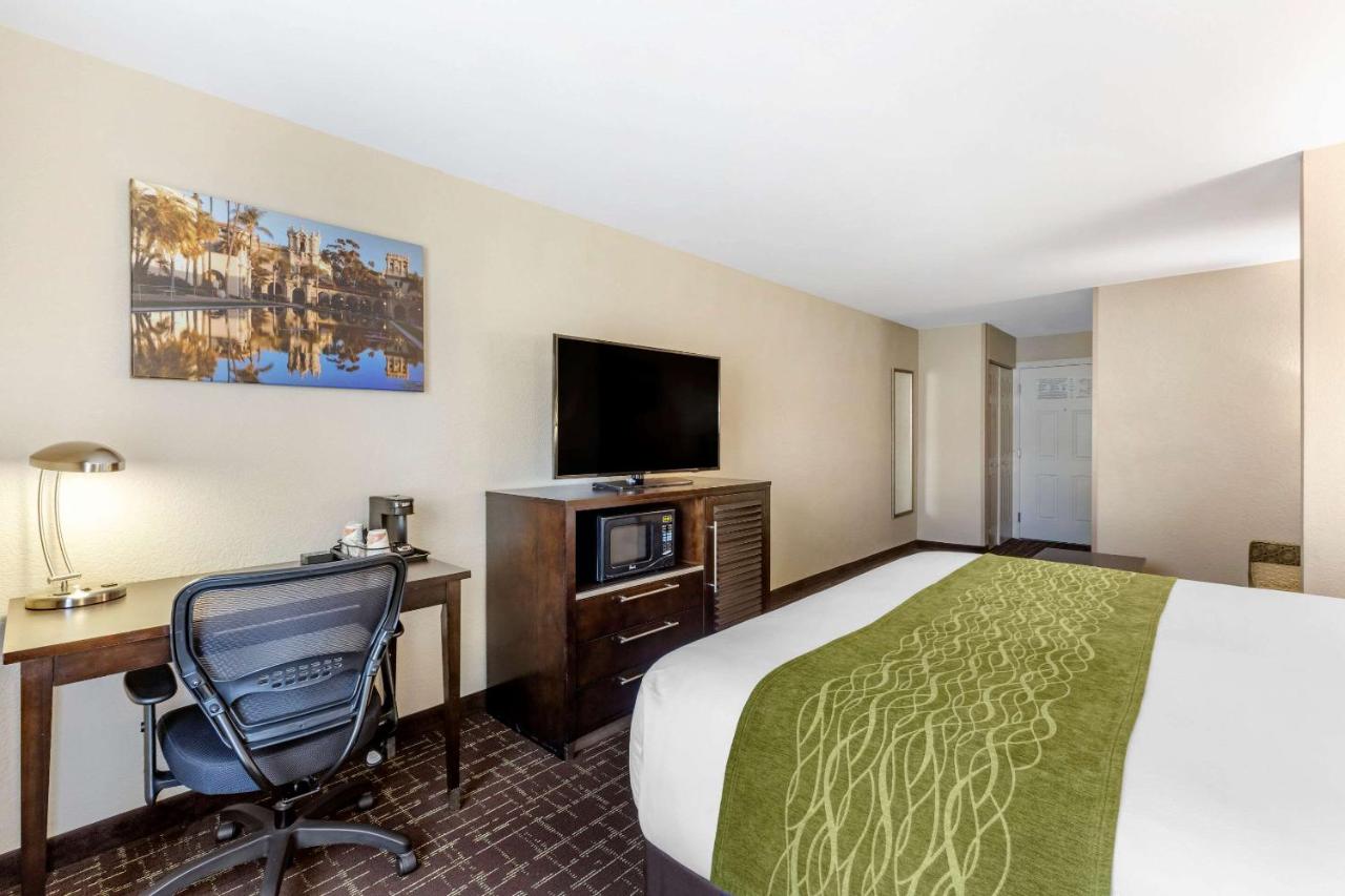 Standard Room, 1 King Bed, Accessible Roll-In Shower, Non Smoking at Comfort Inn San Diego Old Town